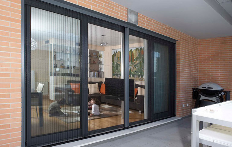 Plissee Insektenschutz Tür für Terrassentüren – stabile und breite Lösung